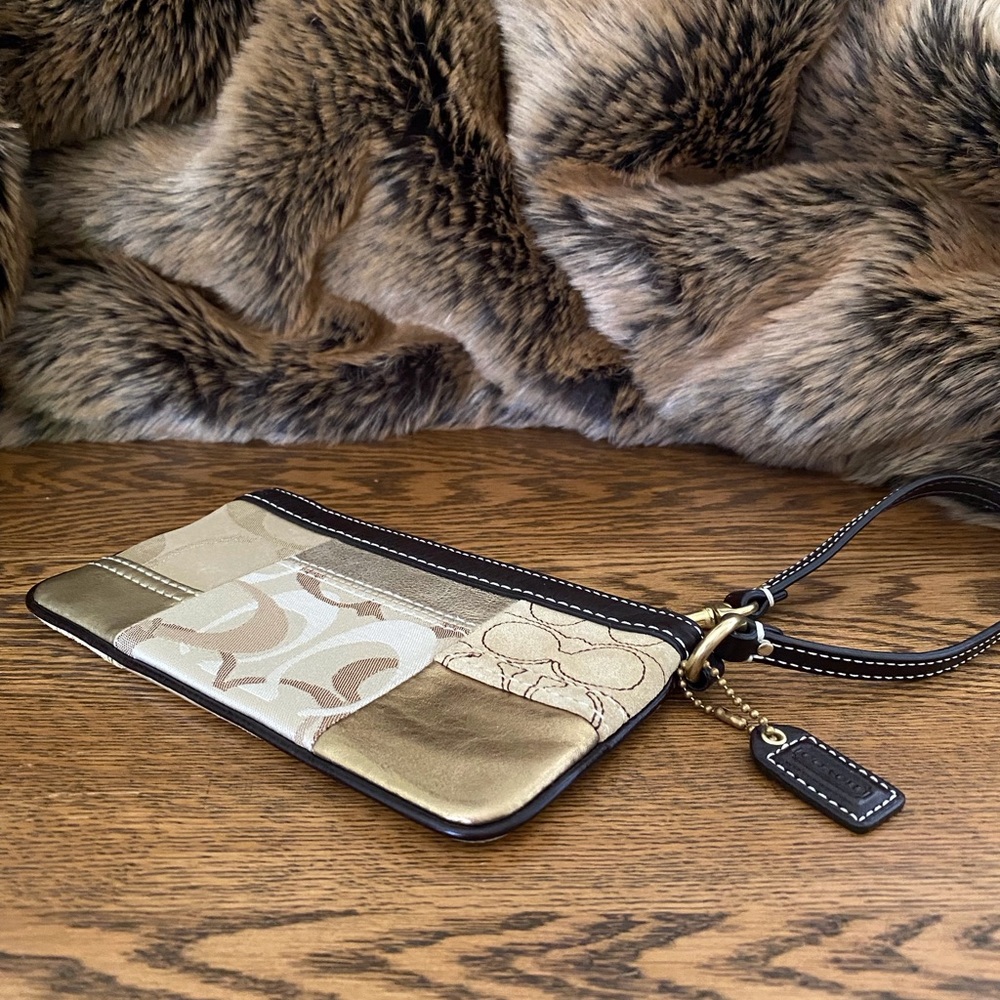 NWOT Coach Gold Metallic Patchwork Flat Wristlet - Picture 6 of 8